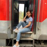 Nidhi Shah Instagram – Travelled after ages on a train, the experience of travelling in a train with your friends or family is incomparable ❤️ 
#goodtimes