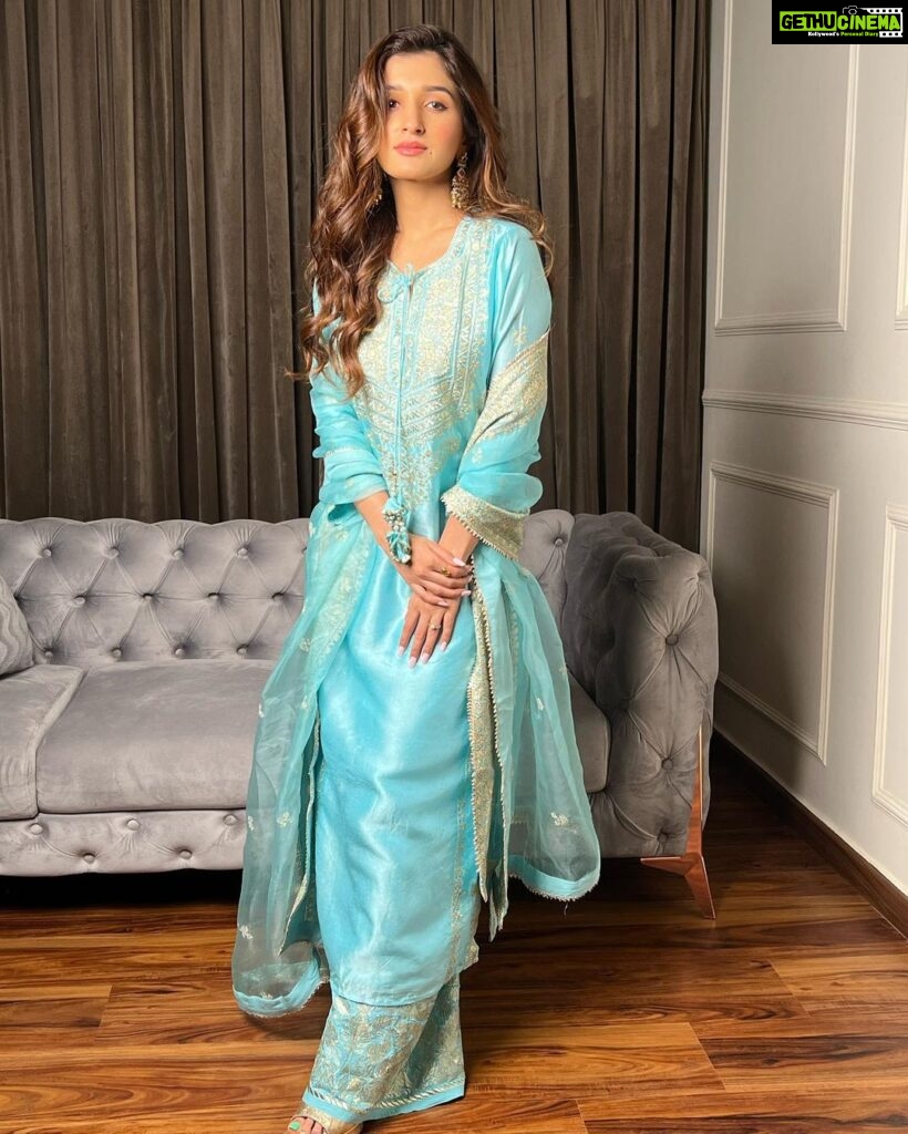 Nidhi Shah Instagram - Redefining Monday blues 💙 . . . . . Wearing - @gopivaiddesigns Styled by - @stylingcityy