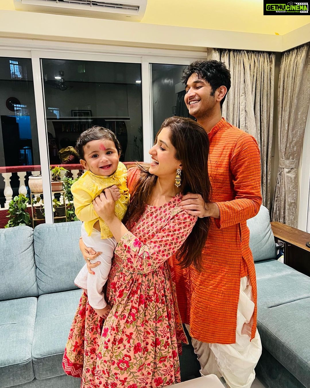 Nidhi Shah Instagram - Happy Rakshabandhan 🤗👫❤️ . . . wearing - @salwat.official Jewerally- @anmoljewellers