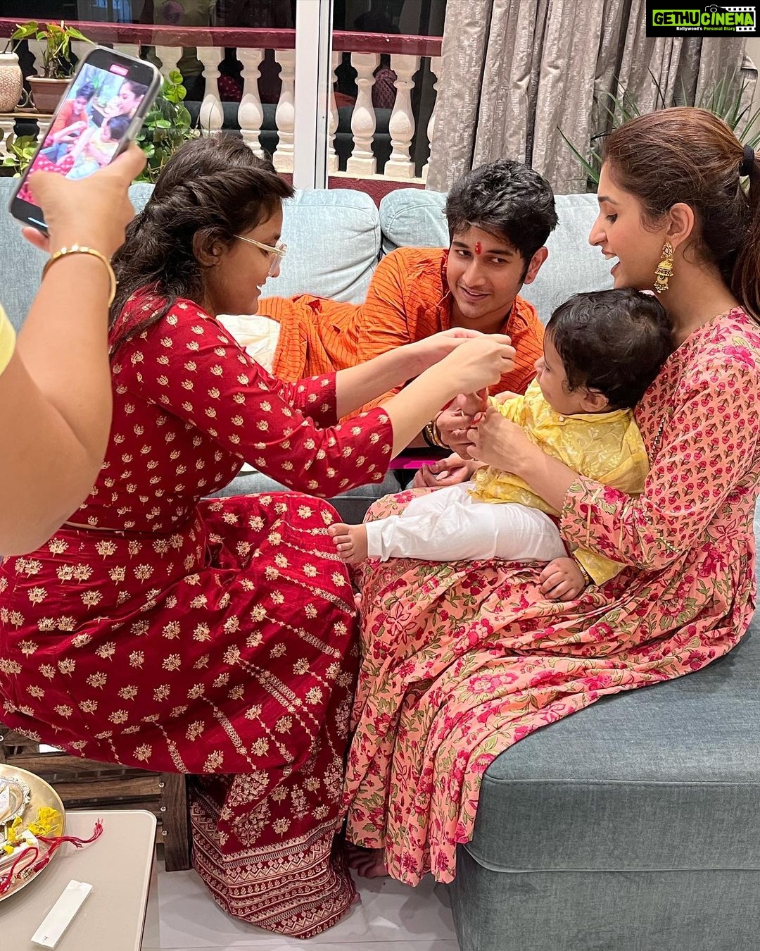 Nidhi Shah Instagram - Happy Rakshabandhan 🤗👫❤️ . . . wearing - @salwat.official Jewerally- @anmoljewellers