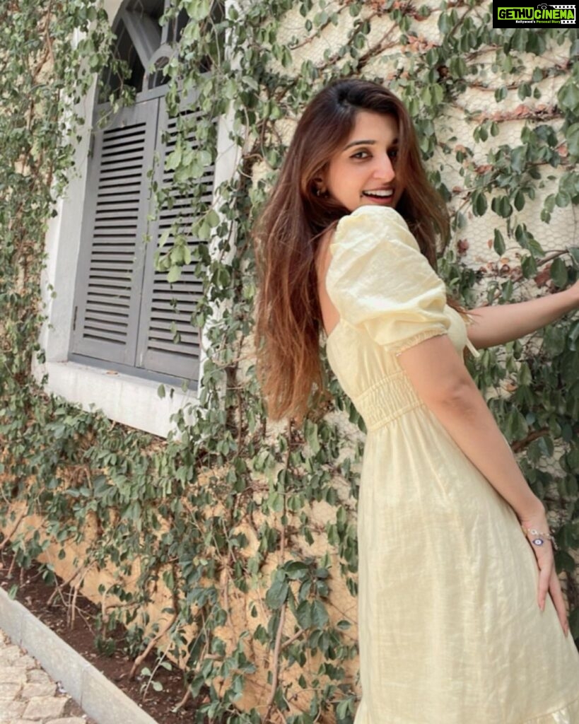 Nidhi Shah Instagram - Cover me in sunshine 🌼