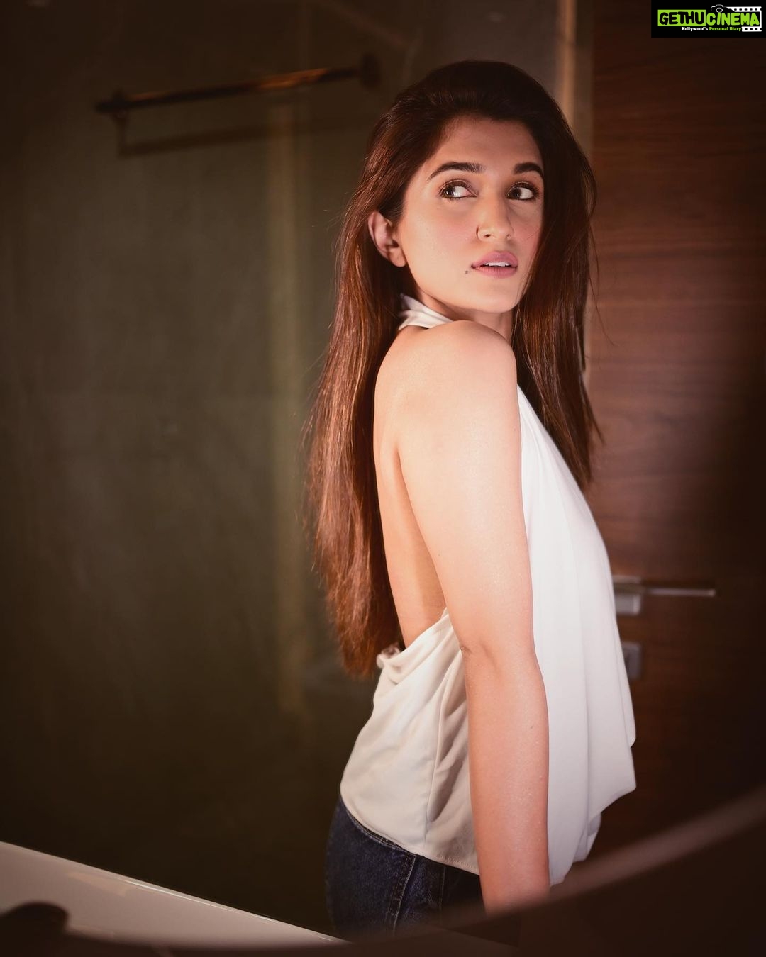 Nidhi Shah Instagram - You are so much more.. than what you see in a mirror. 🍁 . . . . . . 💄- @nishachandnanii 📸 - @aashkapatelphotographyy