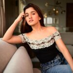 Nidhi Shah Instagram - I still see you at every sunset 💕 . . . . . Mua - @nishachandnanii 📸- @aashkapatelphotographyy Hair by - @hairstylist_shobhapawar