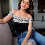 Nidhi Shah Instagram - I still see you at every sunset 💕 . . . . . Mua - @nishachandnanii 📸- @aashkapatelphotographyy Hair by - @hairstylist_shobhapawar