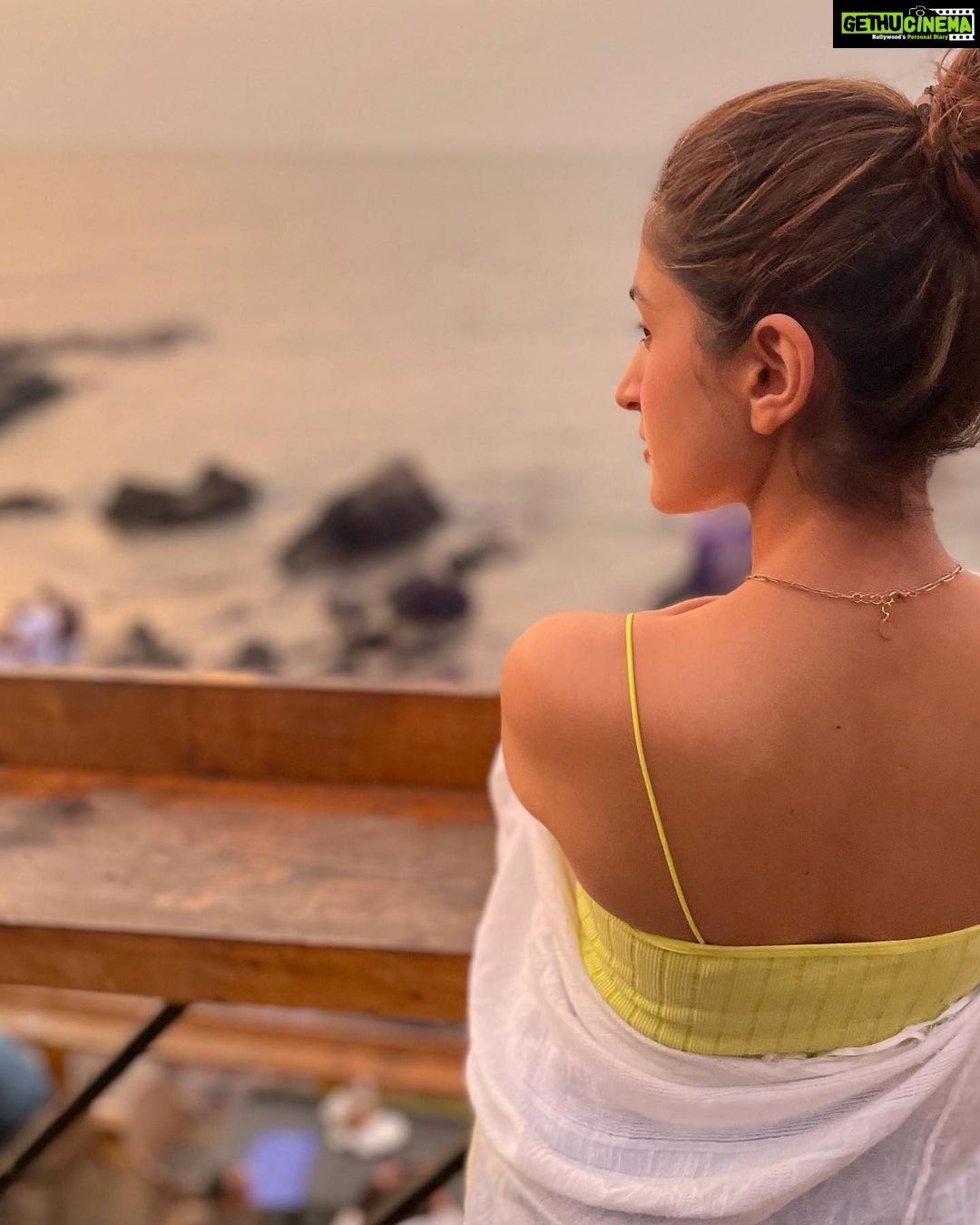 Nidhi Shah Instagram - These are the golden days ✨🏝