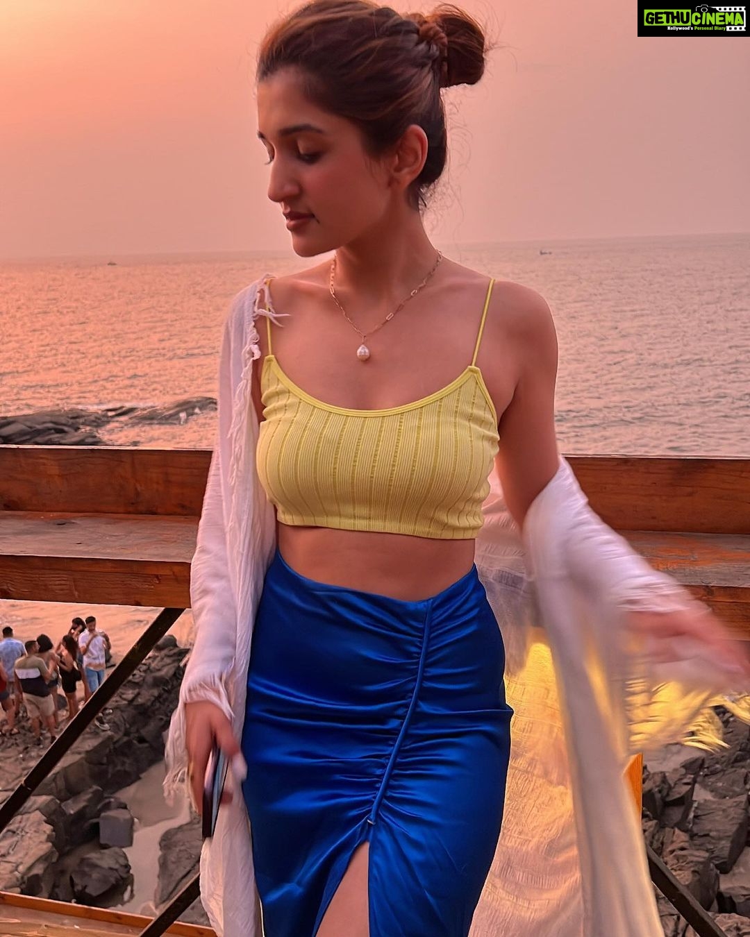 Nidhi Shah Instagram - These are the golden days ✨🏝
