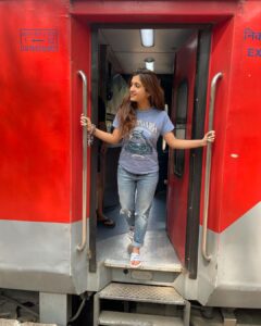 Nidhi Shah Instagram - Travelled after ages on a train, the experience of travelling in a train with your friends or family is incomparable ❤️ 
#goodtimes