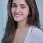 Nidhi Shah Instagram - I believe in simplicity & I really don’t want to mix & try different things especially when it comes to skincare; and I always consult experts for my specific needs. @clinikallyofficial is one such platform that I tried & would like to recommend. 😇 𝐓𝐡𝐞 𝐞𝐱𝐩𝐞𝐫𝐭 𝐝𝐞𝐫𝐦𝐚𝐭𝐨𝐥𝐨𝐠𝐢𝐬𝐭𝐬 𝐡𝐞𝐫𝐞 𝐮𝐧𝐝𝐞𝐫𝐬𝐭𝐚𝐧𝐝 𝐲𝐨𝐮𝐫 𝐧𝐞𝐞𝐝𝐬 & 𝐚𝐫𝐞 𝐫𝐞𝐚𝐥𝐥𝐲 𝐡𝐞𝐥𝐩𝐟𝐮𝐥. 👏🏼𝐘𝐨𝐮 𝐜𝐚𝐧 𝐠𝐞𝐭 𝐯𝐢𝐝𝐞𝐨 𝐜𝐨𝐧𝐬𝐮𝐥𝐭 𝐚𝐭 𝐣𝐮𝐬𝐭 𝟏𝟒𝟗₹ 𝐰𝐡𝐢𝐜𝐡 𝐢𝐬 𝐚𝐦𝐚𝐳𝐢𝐧𝐠 👩🏻‍⚕️ 𝐘𝐨𝐮 𝐠𝐞𝐭 𝐚 𝐩𝐞𝐫𝐬𝐨𝐧𝐚𝐥𝐢𝐬𝐞𝐝 𝐫𝐨𝐮𝐭𝐢𝐧𝐞 𝐟𝐫𝐨𝐦 𝐞𝐱𝐩𝐞𝐫𝐭 𝐝𝐞𝐫𝐦𝐚𝐭𝐨𝐥𝐨𝐠𝐢𝐬𝐭𝐬 ✨ 𝐏𝐚𝐧 𝐈𝐧𝐝𝐢𝐚 𝐝𝐞𝐥𝐢𝐯𝐞𝐫𝐲 𝐚𝐯𝐚𝐢𝐥𝐚𝐛𝐥𝐞 Clinikally’s products are working well for me. I recommend ki agar apko bhi koi skin concern hai, then you should definitely give this platform a try! Check out- www.clinikally.com Use code- 𝐍𝐈𝐃𝐇𝐈𝟏𝟓 (15% off on clinikally brand collection) #clinikally #drapproved #skincare #skinconcerns #completesolution #wearehereforyou #pigmentcorrector #moisturiser #skincraeroutine #healthyyou #hair #hydration #niacinamide #nia #serum #happyskin #hallyhair #happyyou