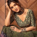 Nidhi Shah Instagram - Brown eyes that loved without a trace of fear 🍁 . . . . . . . . . . . Shoot for @fablookmagazine Styled by @milliarora7777 Assisted by @stylescape__ Mua @sapnachugh1 Hair @monashairandbeauty Wearing @ilakshi.instyle Jewels @keiyura_jewelry Shot by @artographybysagar Assisted by @pratikmadan.photo Location @invisiblegastronomybar
