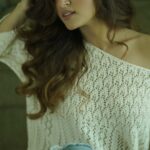 Nidhi Shah Instagram – She beats to the beauty of the wildflower heart and seashore soul 🌸✨ 
.
.
.
Makeupby – @makeupbymahekbhatt ❤️
Hairby – @hairstorybyreshma ❤️
Photographer- @dieppj 
.
#reelitfeelit 🍂🍁