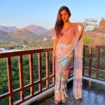 Nidhi Shah Instagram - Come out of the shadows, step into the the lights ……. Magic Hour ✨ Udaipur - The City of Lakes