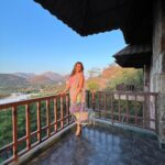 Nidhi Shah Instagram - Come out of the shadows, step into the the lights ……. Magic Hour ✨ Udaipur - The City of Lakes
