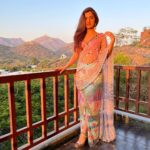 Nidhi Shah Instagram - Come out of the shadows, step into the the lights ……. Magic Hour ✨ Udaipur - The City of Lakes
