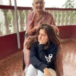 Nidhi Shah Instagram – Hugged her after a month ❤️🥺 
Pyaar aur sukoon 🤗❤️ #nani #aajji❤️
.
.
Happy Sunday people 🌸