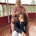 Nidhi Shah Instagram - Hugged her after a month ❤️🥺 Pyaar aur sukoon 🤗❤️ #nani #aajji❤️ . . Happy Sunday people 🌸