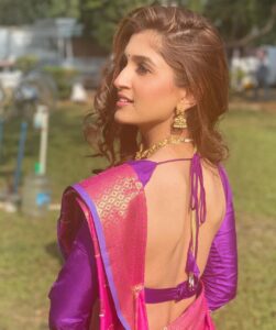 Nidhi Shah Instagram - Badi lambi guftagu karni hai tumse tum aana, ek puri Zindagi lekar 🌸