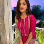 Nidhi Shah Instagram - Happy diwali 🪔✨❤️ . . . . . This diwali wearing - @devnaagri ❤️✨ Mumbai, Maharashtra