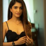 Nidhi Shah Instagram – It’s the most wonderful time of the year π² Share joy this season and pick the perfect gift for your loved ones from @danielwellington β€οΈ Get up to 50% off when buying 3 or more items, additionally use my code NIDHIS to get 15% more π Happy Shopping π #DanielWellington #ad
