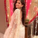 Nidhi Shah Instagram – A little dose of Kinjal ✨💕
.
.
.
📸 – @anagha_bhosale 🤗
#sareelove #weddingseason #allwhite #indianwedding #kinjaldave #kinjal #anupamaa @starplus