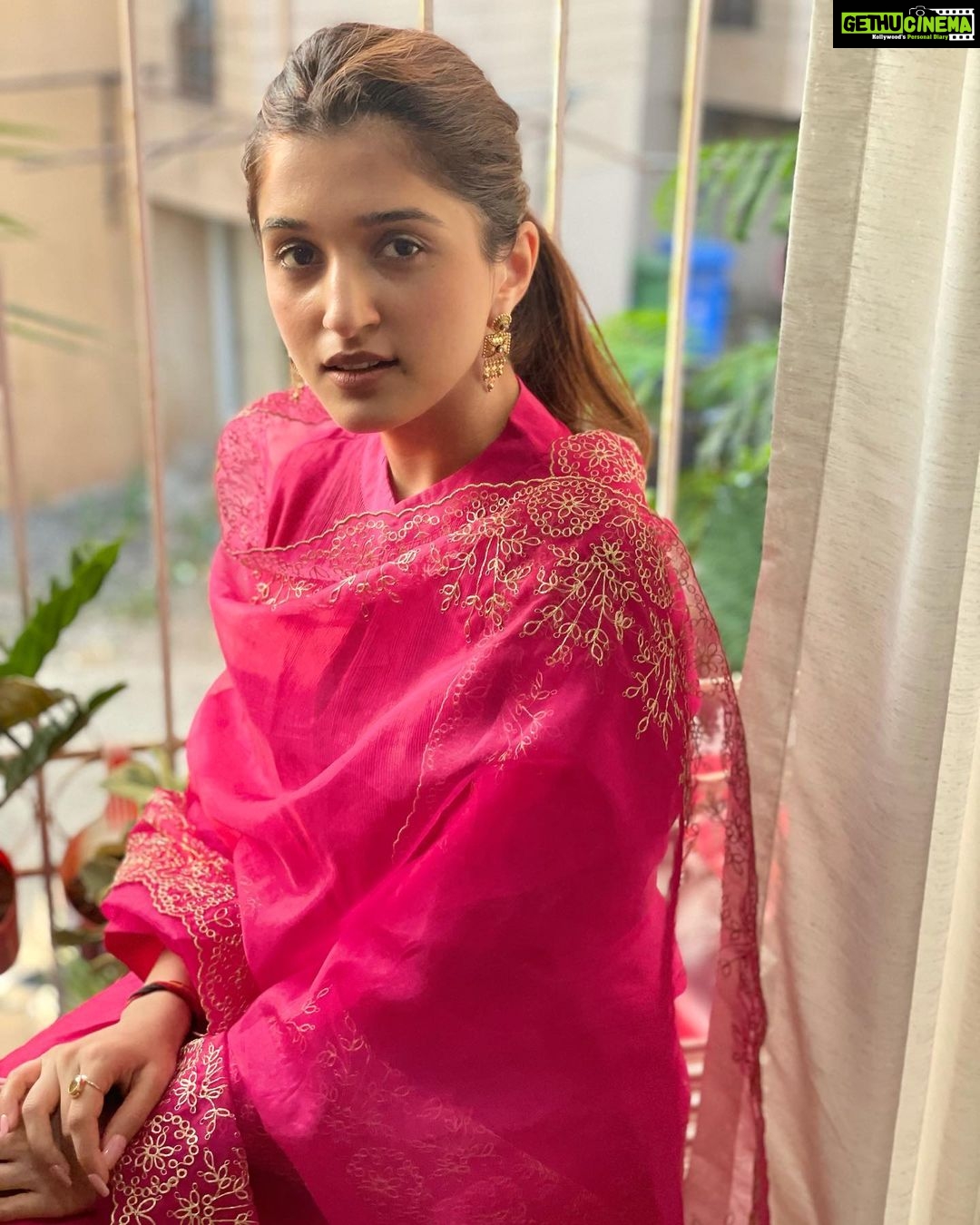 Nidhi Shah Instagram - Do it with all your heart 🌸 . . Happy new year everyone 💫🪔✨ #festivevibes #diwali2021 🪔✨❤️ . . 👠 - @fizzygoblet