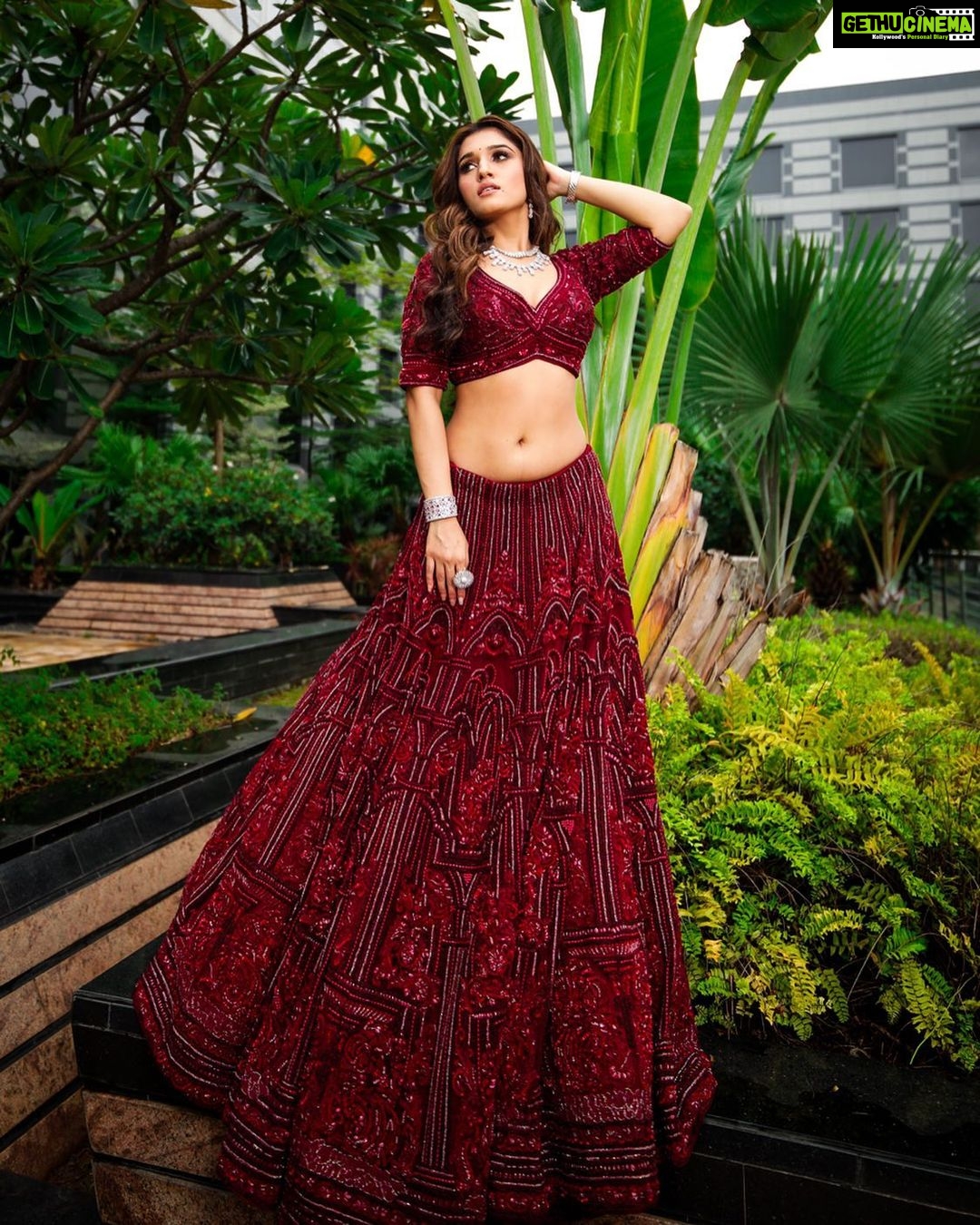 Nidhi Shah Instagram - Charm is deceitful, outer beauty is passing, inner beauty conquers all π . . π- @nishachandnanii Hair- @anjalichaudhary9876 Stylist- @thedottstyle @thedotdiary Outfit- @frontierbazarr Jewerally - @koharbykanika Edited by - @who.sane πΈ @dhavalgajjar.photography . . . #bride #bridal #bridallook #wedding #shaadisaga #makeup #hair #lehenga #red #love photoshoot #photography #weddingdress Grand Hyatt Mumbai