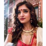 Nidhi Shah Instagram - Flaunting my Indian- ness 🌸 . . . #bengalilook #bts #anupamaa #bengali #bonggirl @starplus