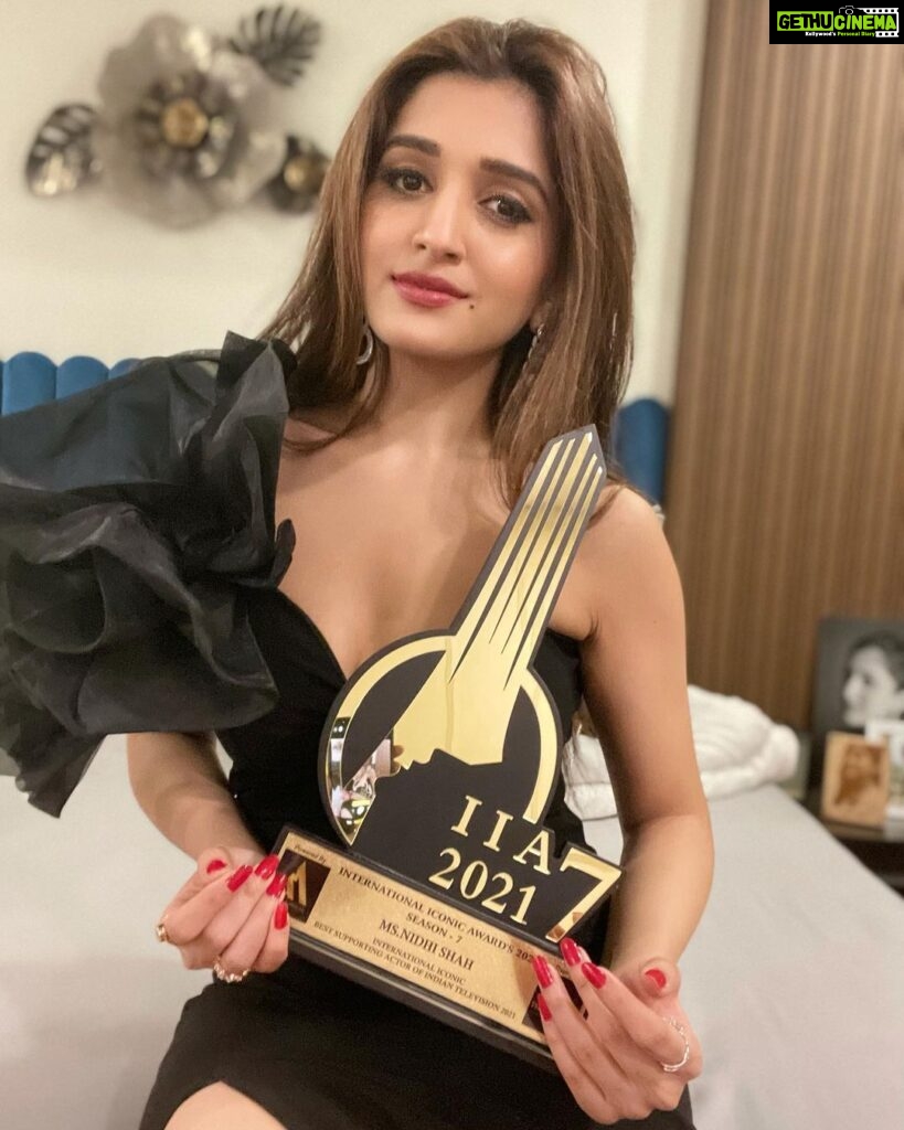 Nidhi Shah Instagram - For everyone who has showered Kinjal with love. for everyone who has related to her. for everyone who made her possible. appreciation is the best form of motivation. #gratitude . . Awarded for the international iconic best supporting actor of Indian television 2021 ❤️ Thank you @rajan.shahi.543 sir for Anupamaa 🤗 @directorskutproduction @starplus #Anupamaa ❤️✨