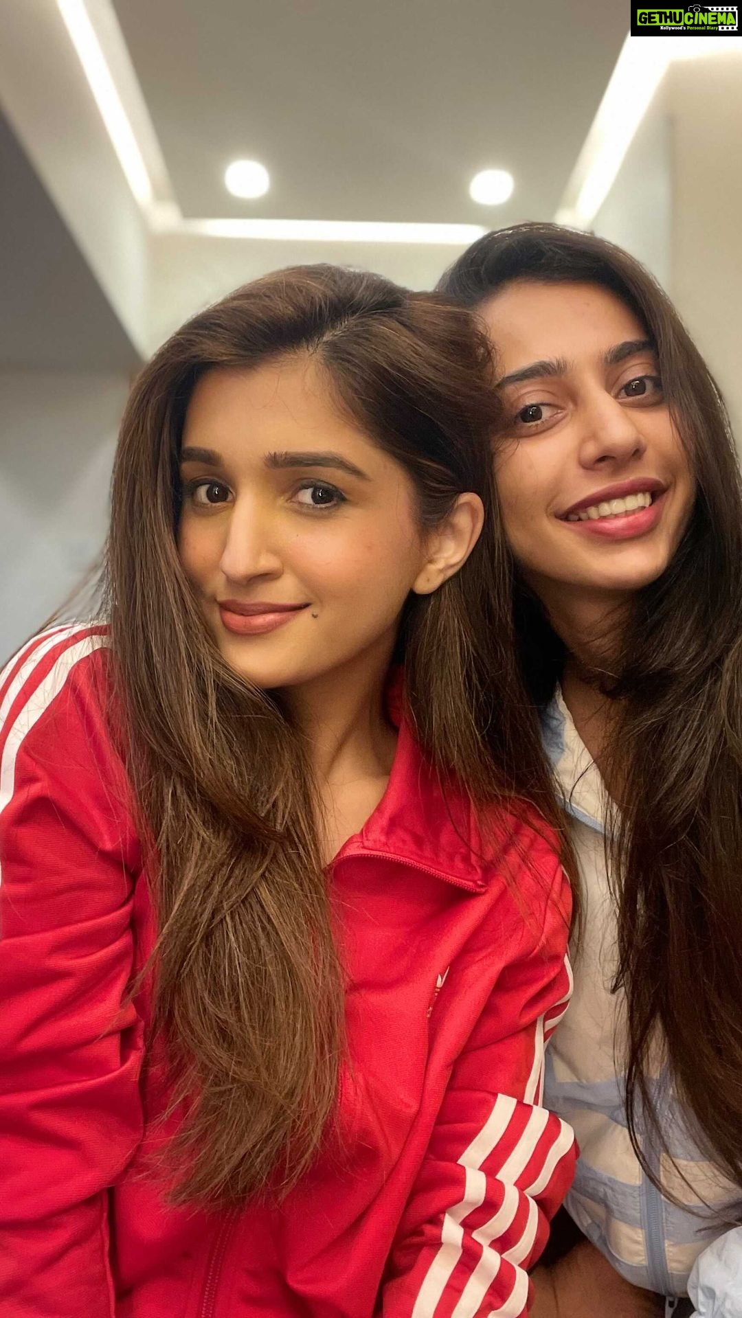 Nidhi Shah Instagram - What’s yours is mine and what’s mine is also mine 👻 @namrata24