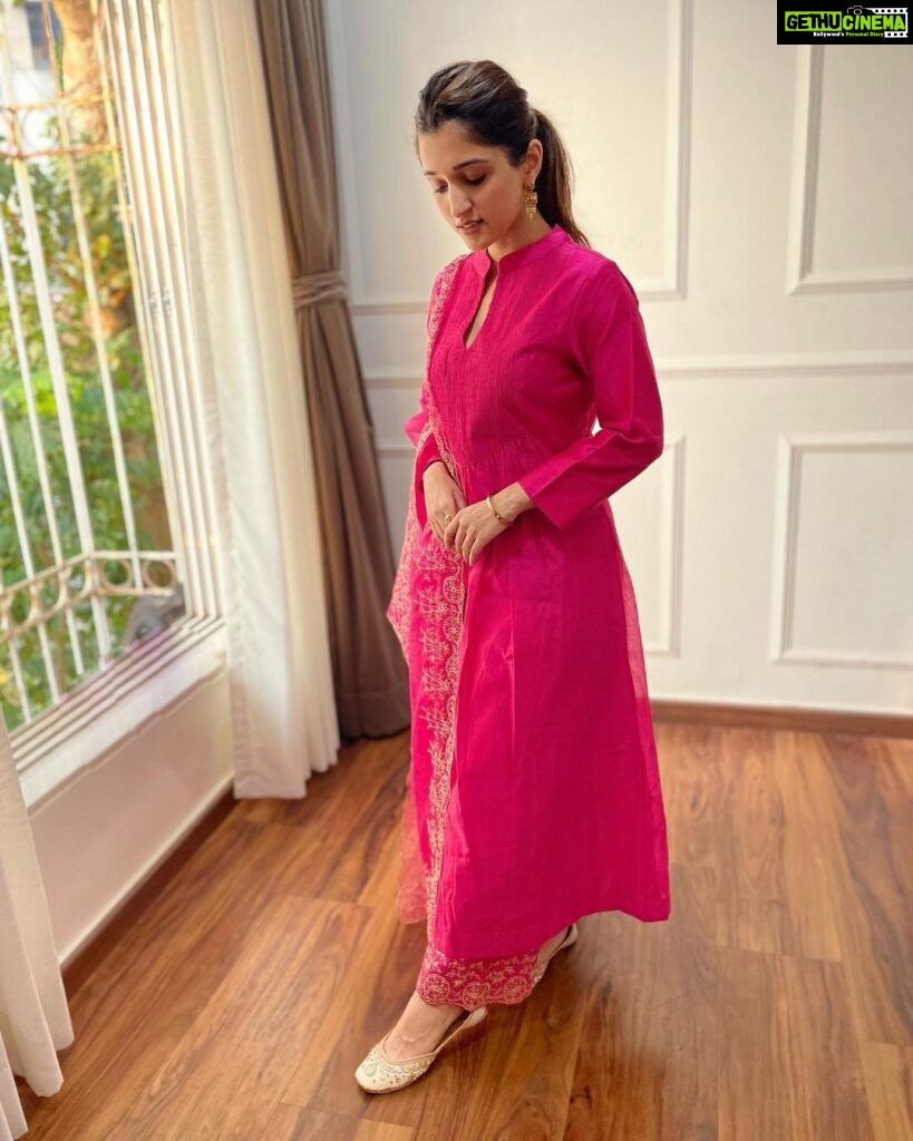 Nidhi Shah Instagram - Do it with all your heart 🌸 . . Happy new year everyone 💫🪔✨ #festivevibes #diwali2021 🪔✨❤️ . . 👠 - @fizzygoblet