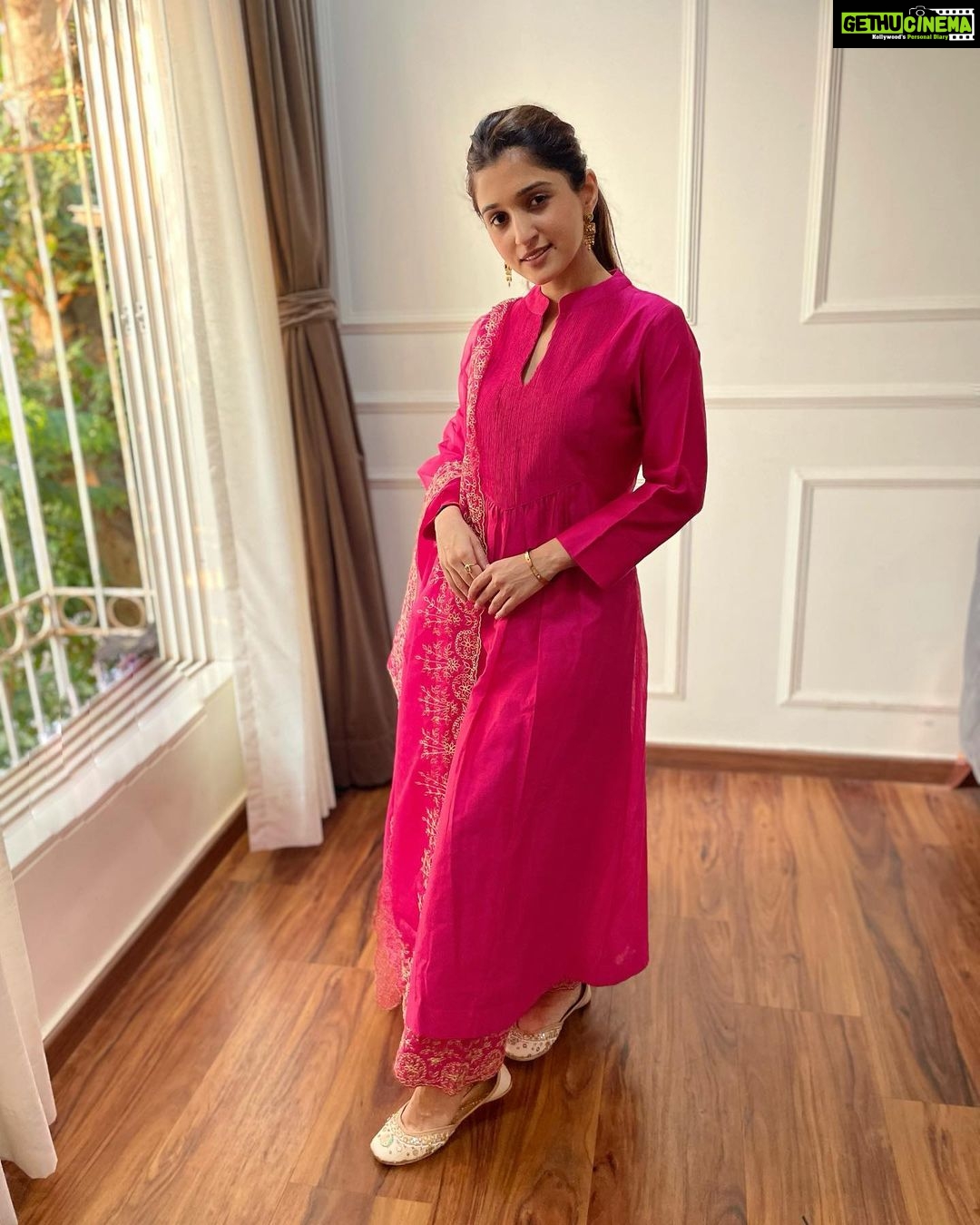 Nidhi Shah Instagram - Do it with all your heart 🌸 . . Happy new year everyone 💫🪔✨ #festivevibes #diwali2021 🪔✨❤️ . . 👠 - @fizzygoblet