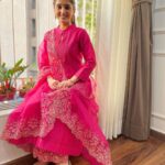 Nidhi Shah Instagram - Do it with all your heart 🌸 . . Happy new year everyone 💫🪔✨ #festivevibes #diwali2021 🪔✨❤️ . . 👠 - @fizzygoblet