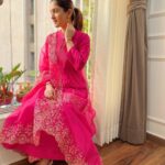 Nidhi Shah Instagram - Do it with all your heart 🌸 . . Happy new year everyone 💫🪔✨ #festivevibes #diwali2021 🪔✨❤️ . . 👠 - @fizzygoblet