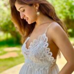 Nidhi Shah Instagram – Gliding through the warmth of the morning Sun 🤍🤍
.
.
.
. #insta #pictures #white #instafashion #vacation #morning #sunshine🌞 #instadaily #bestoftheday