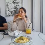Nidhi Shah Instagram - In love with this place @foreverroselondon 😍❤️✨ . . . . #dubai #vacation #vacationmode ❤️ Forever Rose Cafe