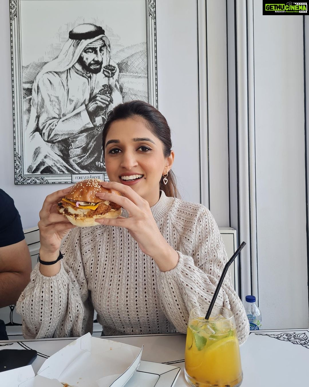 Nidhi Shah Instagram - In love with this place @foreverroselondon 😍❤️✨ . . . . #dubai #vacation #vacationmode ❤️ Forever Rose Cafe