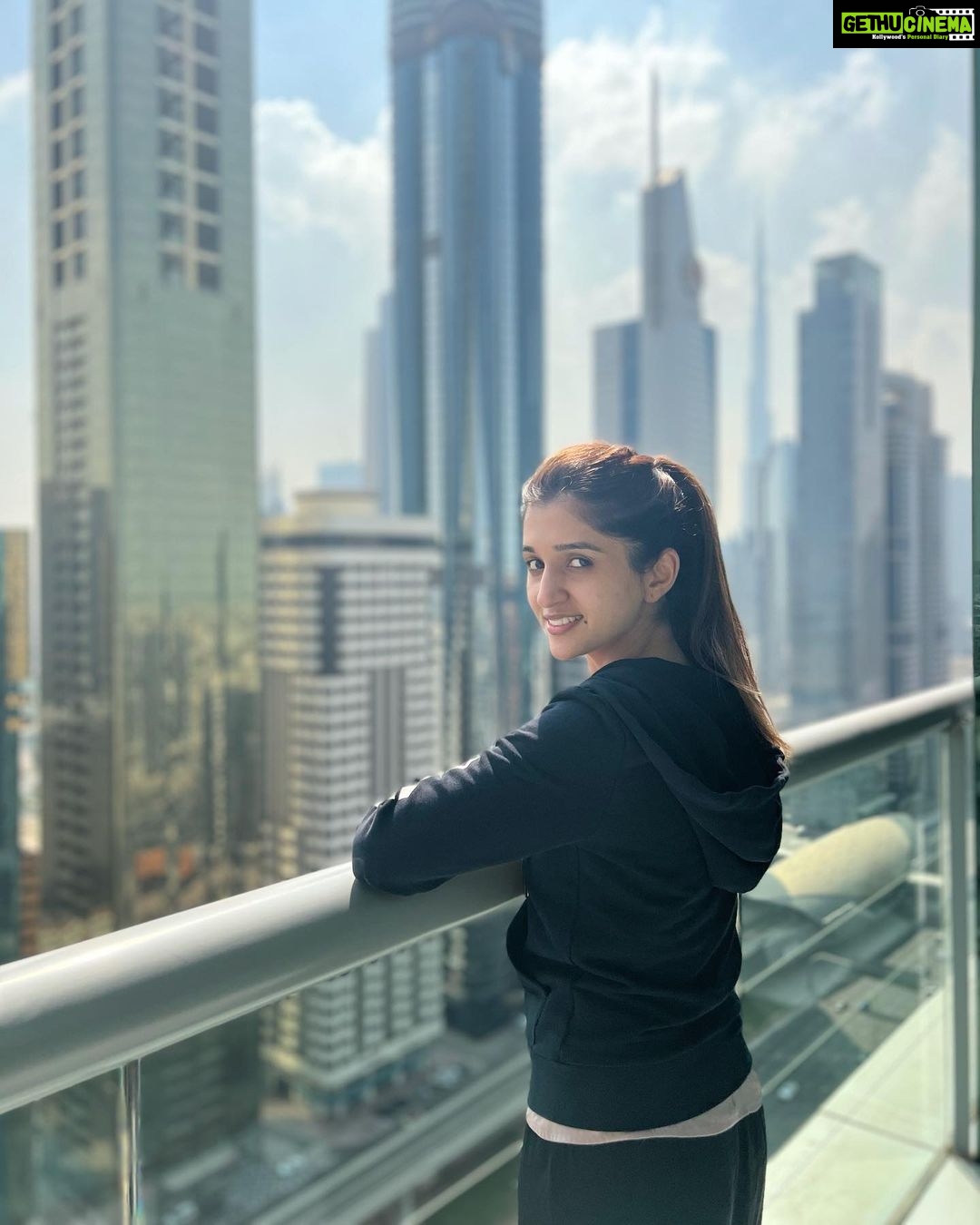 Nidhi Shah Instagram - Let the sun shine 😁✨ . . . #morning #dubailife #roomwithaview #lovedubai #dubai Dubai