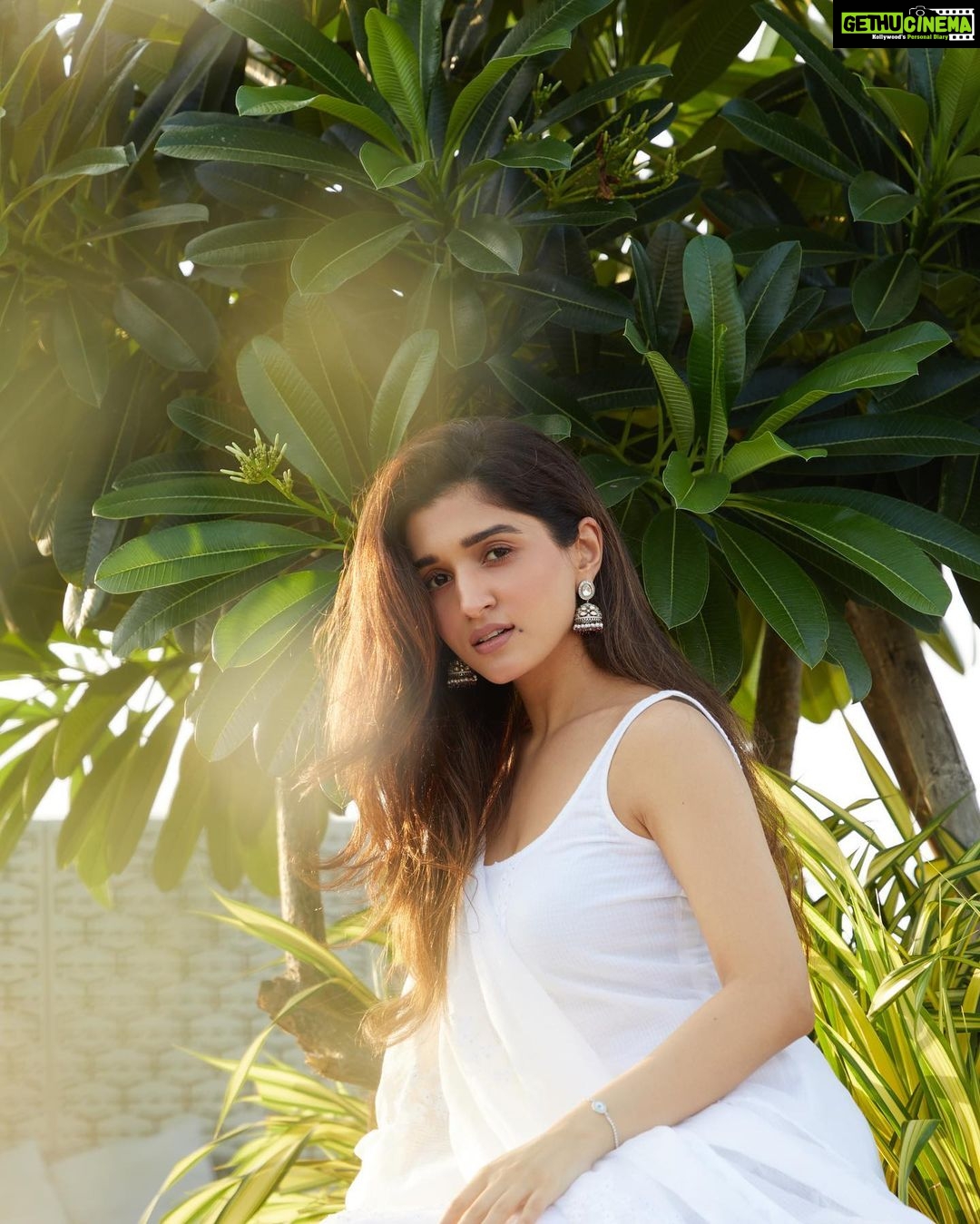 Nidhi Shah Instagram - For the love of white 🤍 . . . Wearing - @tilohri.india 📸 - @theguywithacanon