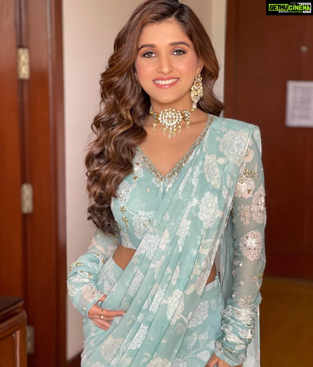 Nidhi Shah Instagram - Wherever life plants you bloom with grace 🌸✨ . . Hair and makeup by - @nishachandnanii Outfit by - @bhartis_mumbai Styledby- @akankshakawediastyle Jewerally- @minerali_store . Udaipur - The City of Lakes