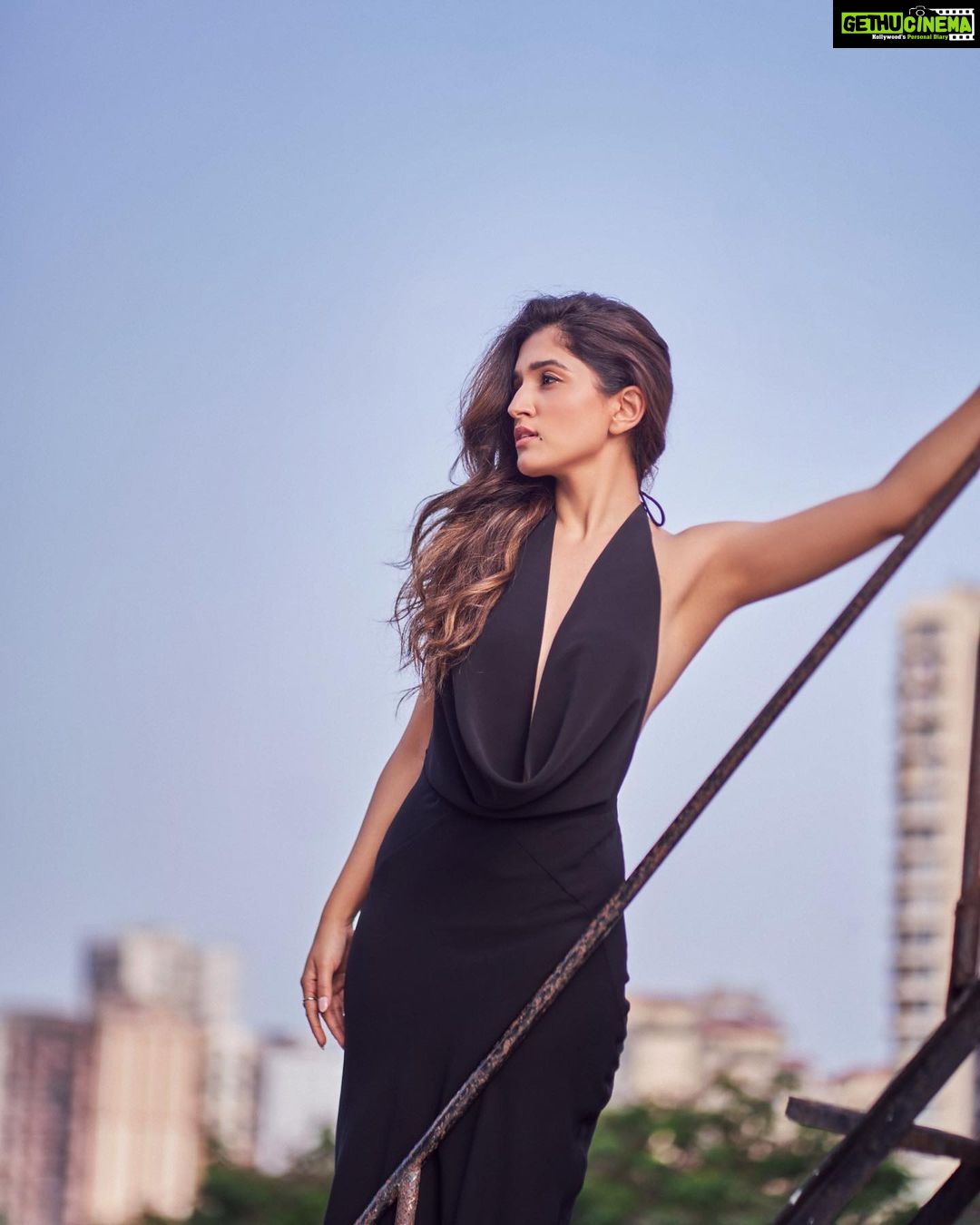 Nidhi Shah Instagram - I admire the sky, and someone under it. 💕 . . . 📸 - @dieppj