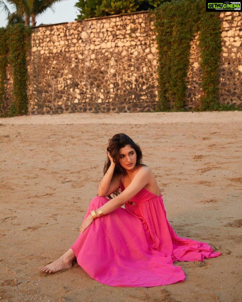 Nidhi Shah Instagram - Always a sunset girl ✨🍁