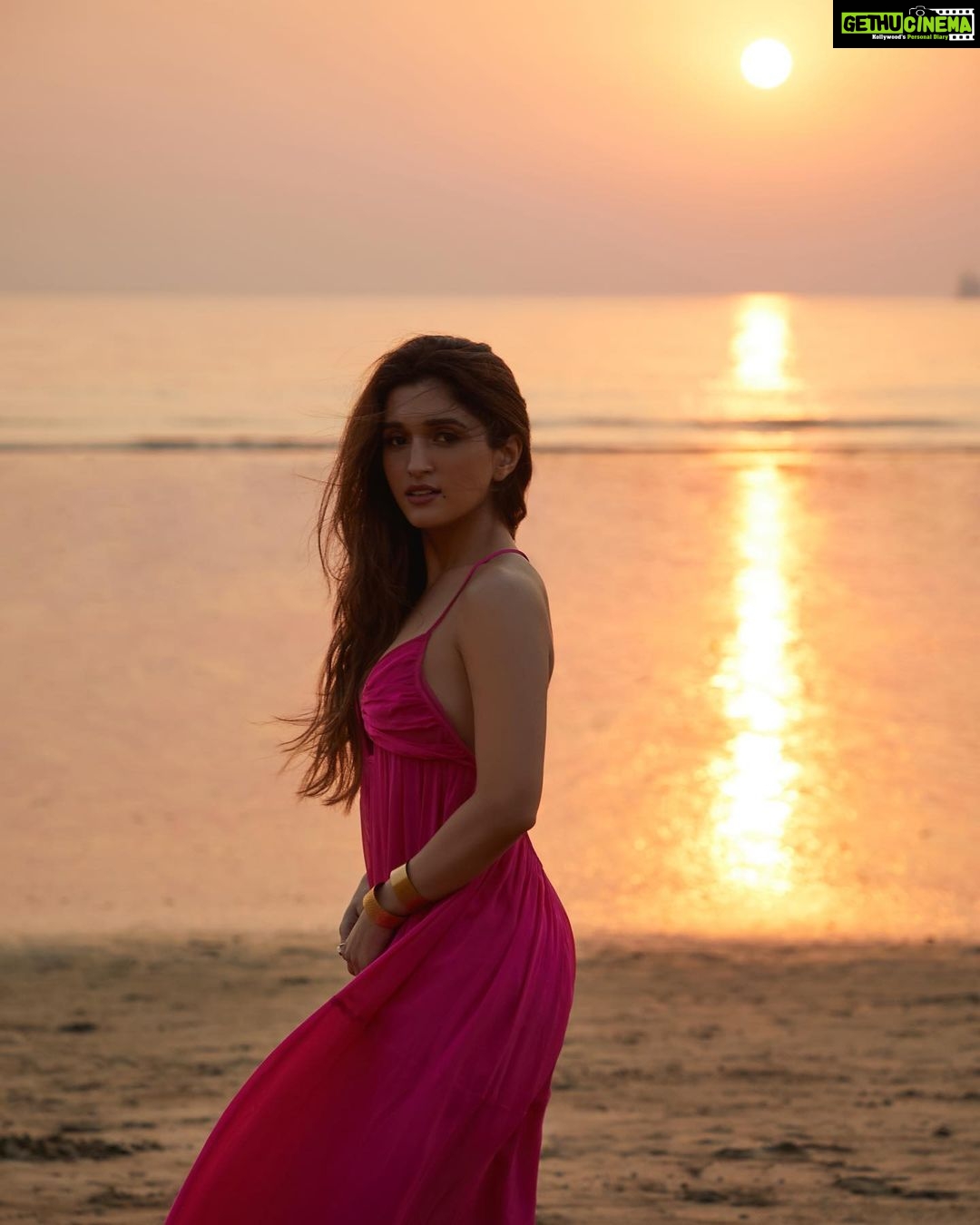 Nidhi Shah Instagram - Always a sunset girl ✨🍁