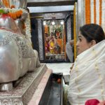 Nidhi Shah Instagram - It is imperative we as humans disconnect with the hustle once in a while and connect with the divine. Had the most surreal Darshan today. Forever grateful for getting this opportunity to be so close to Mahakal. The Bhasm Aarti from 4.00 AM to 6.00 AM was a divine experience like none other, had goosebumps and was simply overwhelmed by the love that I received today in the Temple complex. Once again, eternally grateful to have experienced this. Jai Mahakal! HAR HAR MAHADEV 🙏🏼🙏🏼😇 Ujjain Mahakal Temple