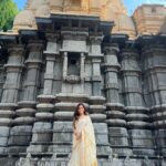 Nidhi Shah Instagram - It is imperative we as humans disconnect with the hustle once in a while and connect with the divine. Had the most surreal Darshan today. Forever grateful for getting this opportunity to be so close to Mahakal. The Bhasm Aarti from 4.00 AM to 6.00 AM was a divine experience like none other, had goosebumps and was simply overwhelmed by the love that I received today in the Temple complex. Once again, eternally grateful to have experienced this. Jai Mahakal! HAR HAR MAHADEV 🙏🏼🙏🏼😇 Ujjain Mahakal Temple