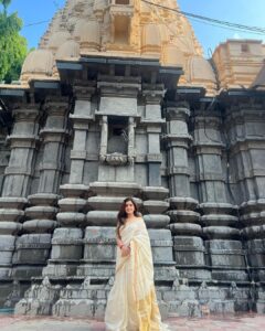 Nidhi Shah Instagram - It is imperative we as humans disconnect with the hustle once in a while and connect with the divine. Had the most surreal Darshan today. Forever grateful for getting this opportunity to be so close to Mahakal. The Bhasm Aarti from 4.00 AM to 6.00 AM was a divine experience like none other, had goosebumps and was simply overwhelmed by the love that I received today in the Temple complex. Once again, eternally grateful to have experienced this. Jai Mahakal! HAR HAR MAHADEV 🙏🏼🙏🏼😇 Ujjain Mahakal Temple