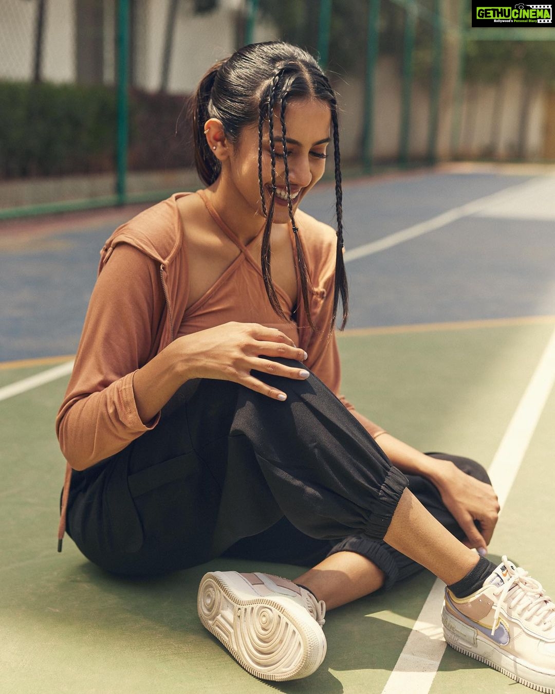 Niharika Konidela Instagram - All work no play is dangerous! . @prashantiramesh @arifminhaz @ogandcoworld @ravi_pasupuleti @makeuphairbyrahul