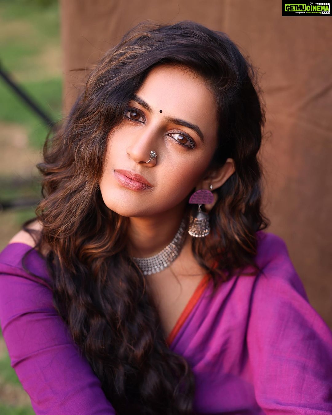 Niharika Konidela Instagram - In a sunset state of mind.. 🌤️ . Clicked by @pranav.foto Wearing @suta_bombay Styled by @rashmitathapa Assisted by @aishwarya128 Accessories @spillthebead Makeup @makeuphairbyrahul Hair @ravi_pasupuleti