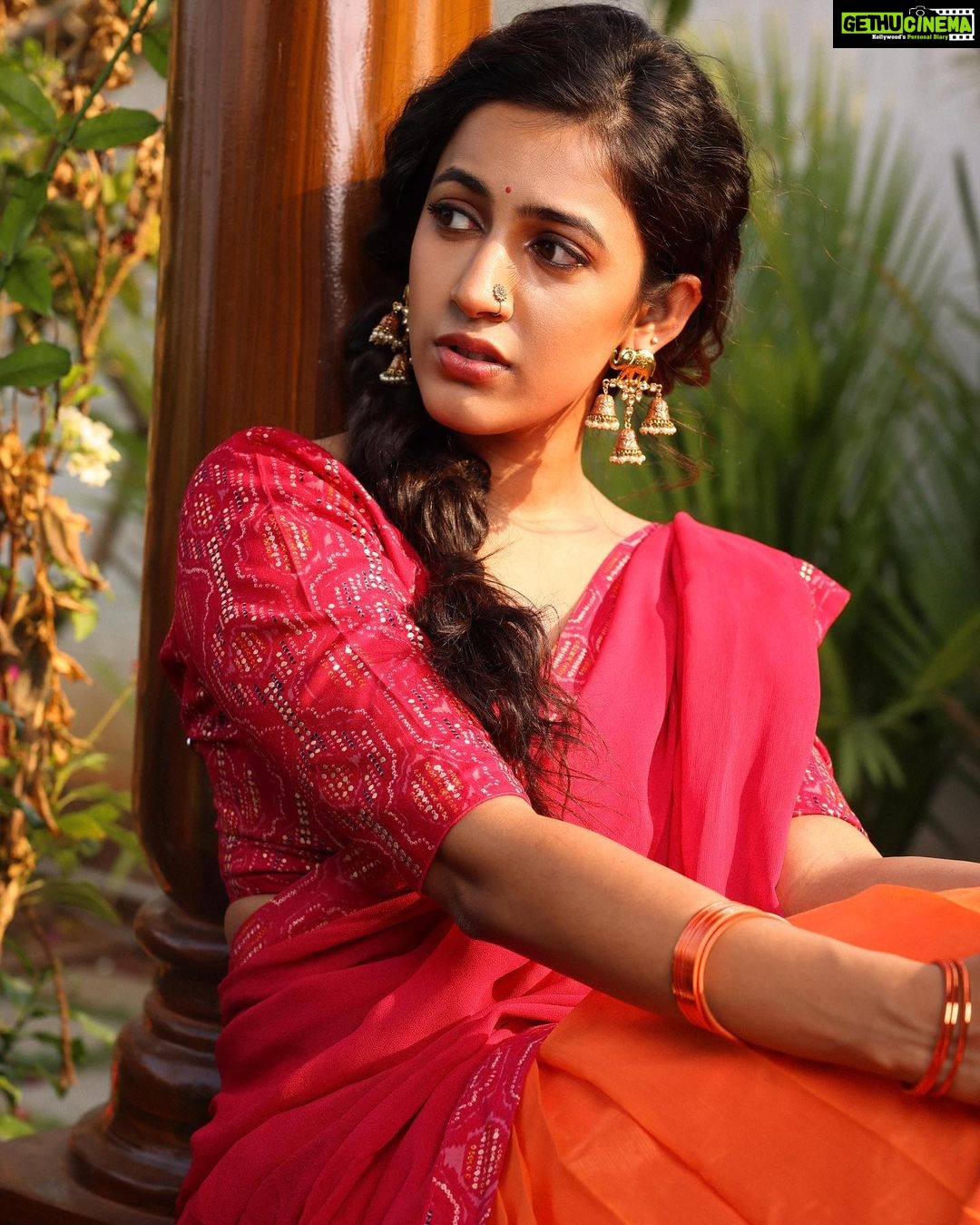 Niharika Konidela Instagram - 🧡 . @pranav.foto @rashmitathapa @makeuphairbyrahul @ravi_pasupuleti @sunnybond