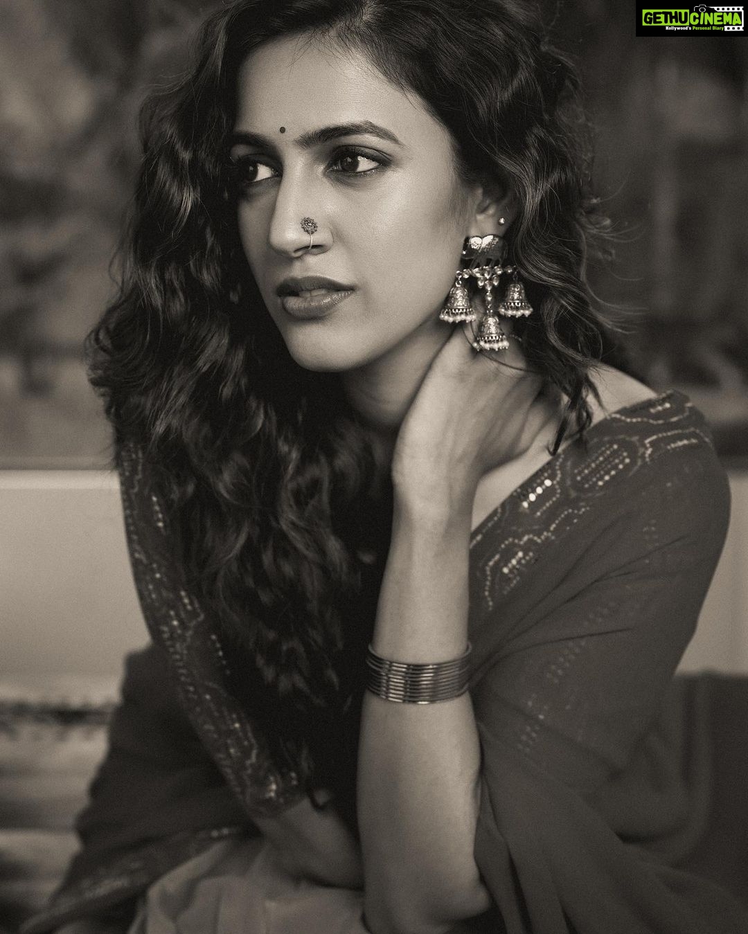 Niharika Konidela Instagram - 🧡 . @pranav.foto @rashmitathapa @makeuphairbyrahul @ravi_pasupuleti @sunnybond