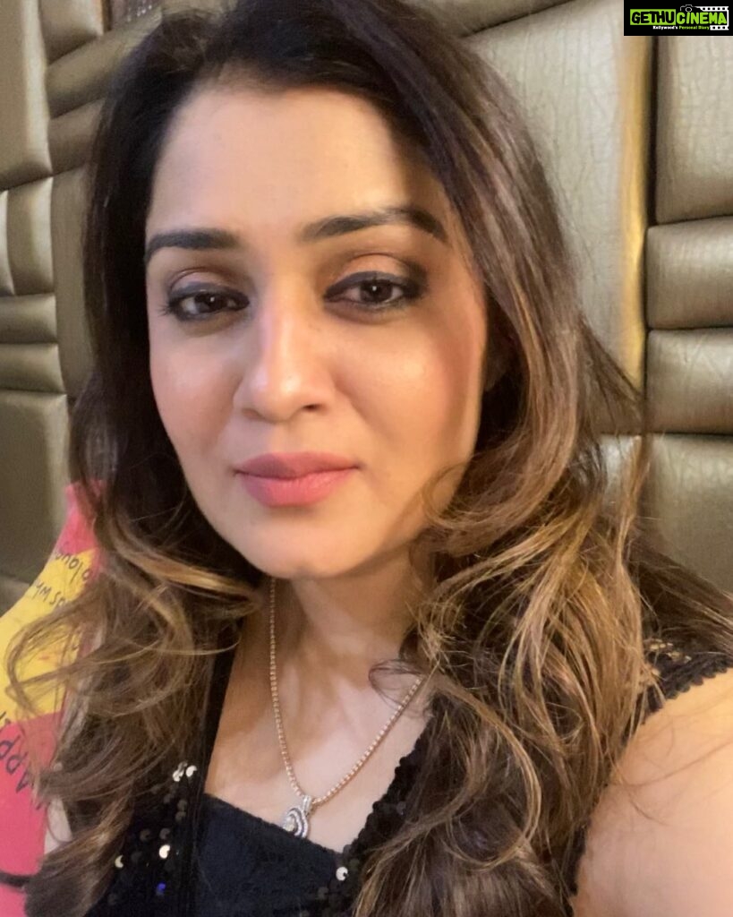 Nikita Thukral Instagram - A smiling face is a beautiful face. A smiling heart is a happy heart. ❤️ keep smiling and spread love everywhere #smile #gratitude #actresslife #selflove #smilingqoutes #selfie #selfiequeen