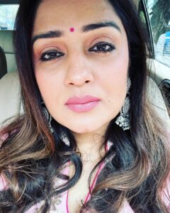 Nikita Thukral Instagram - Before and after the function is over. @jasmyrra_nikitamago @tinapuga @#tinasharmagayi
